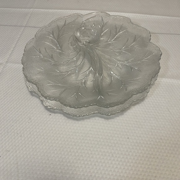 Set of 2 Indiana Glass Company Pebble Leaf Design  Snack Plate - Picture 6 of 6